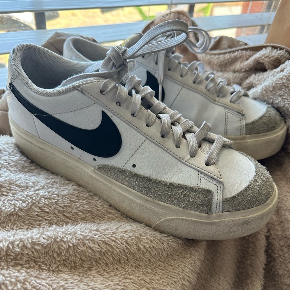 Nike blazer low platform white black woman’s sneakers size 7